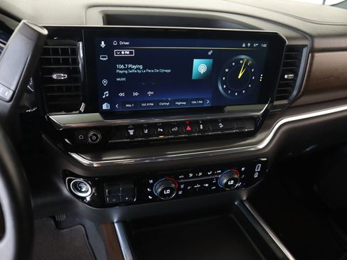 Used 2024 Chevrolet Silverado 2500 High Country w/ Technology Package image 5