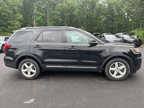 Used 2018 Ford Explorer XLT FWD image 6