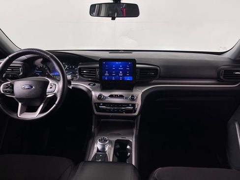 Used 2021 Ford Explorer XLT image 14