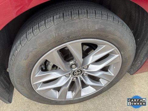 Certified 2020 Toyota Avalon XLE w/ Moonroof Package image 10