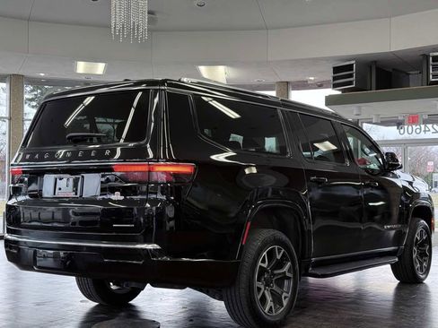 Used 2024 Jeep Wagoneer L Series III w/ Flexible Seating Group image 7