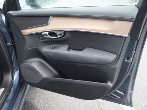 Used 2025 Volvo XC90 B5 Plus image 37
