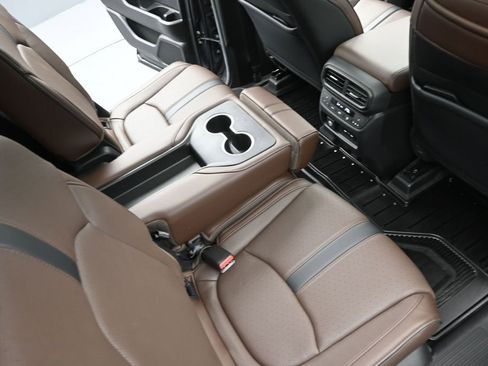 Used 2025 Honda Pilot Elite image 16