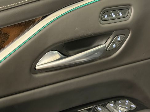 Used 2023 Cadillac Escalade Sport Platinum w/ Heavy-Duty Trailer Package AWD/4WD image 28