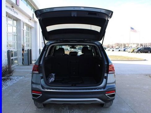 Used 2024 Volkswagen Taos SE image 9