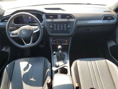 Used 2022 Volkswagen Tiguan SE AWD/4WD image 13