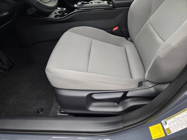 Used 2025 Toyota Prius LE FWD image 16