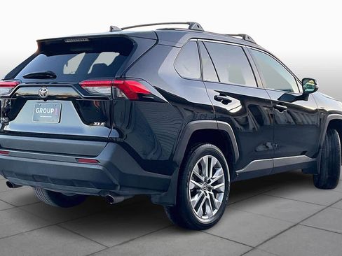 Used 2022 Toyota RAV4 XLE Premium image 13