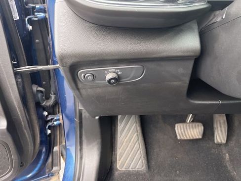 Used 2023 Buick Envision Essence FWD image 28