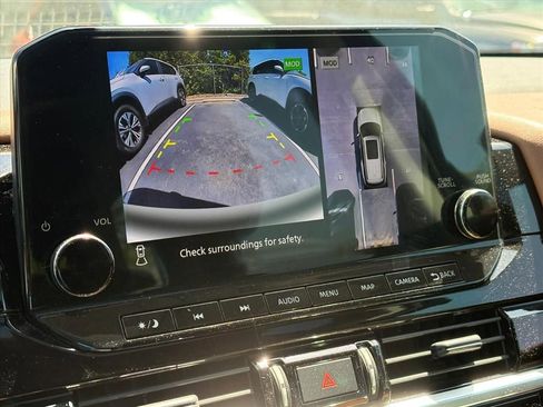 Used 2023 Nissan Pathfinder Platinum w/ Cargo Package AWD/4WD image 9