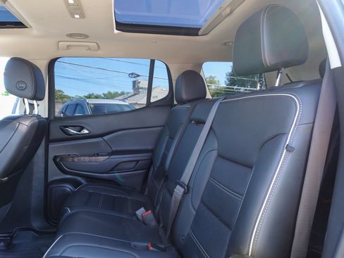 Used 2021 GMC Acadia Denali w/ Denali Ultimate Package AWD/4WD image 12