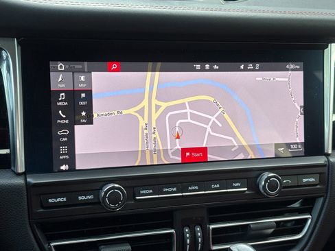 Used 2021 Porsche Macan image 18