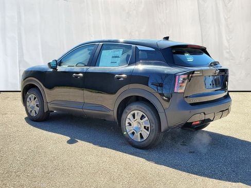 Used 2025 Nissan Kicks S image 3