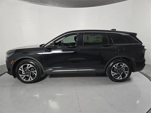 New 2026 Lincoln Nautilus Premier image 8