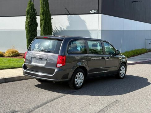 Used 2016 Dodge Grand Caravan American Value Package w/ UConnect Hands-Free Group FWD image 5