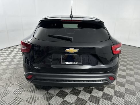 Used 2024 Chevrolet Trax LS w/ LS Convenience Package FWD image 12