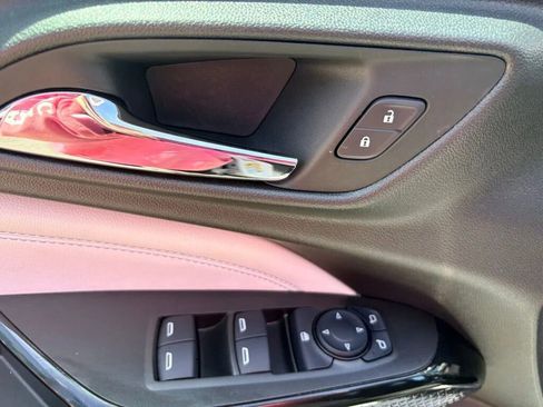 Used 2025 Chevrolet Trax LT FWD image 22