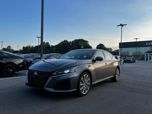 Used 2023 Nissan Altima 2.5 SL AWD/4WD image 3