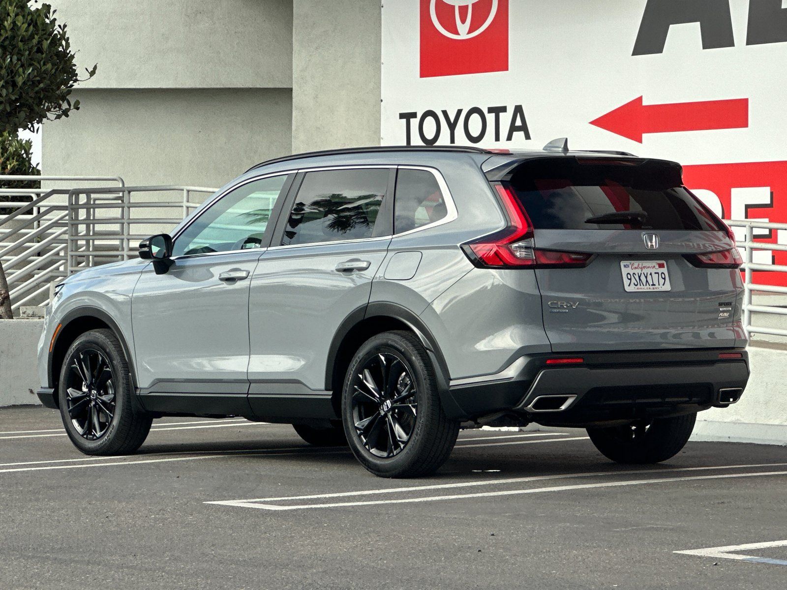 Used 2025 Honda CR-V Sport Touring image 3
