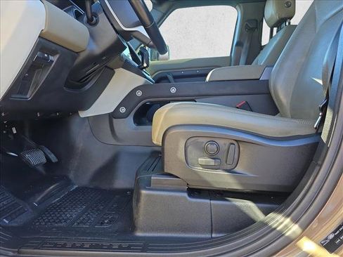 Used 2023 Land Rover Defender 110 S image 28