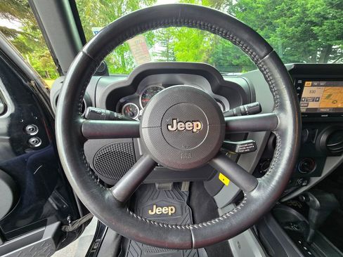 Used 2010 Jeep Wrangler Rubicon w/ Dual Top Group AWD/4WD image 27