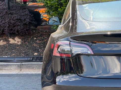Used 2018 Tesla Model 3 Long Range RWD image 15