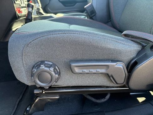 Used 2025 Jeep Wrangler Unlimited Rubicon AWD/4WD image 10