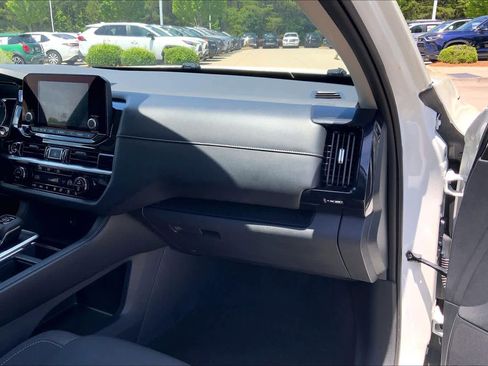 Used 2024 Nissan Pathfinder SV FWD image 18