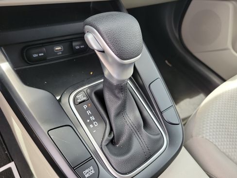 Certified 2025 Kia Soul LX w/ LX Technology Package FWD image 29