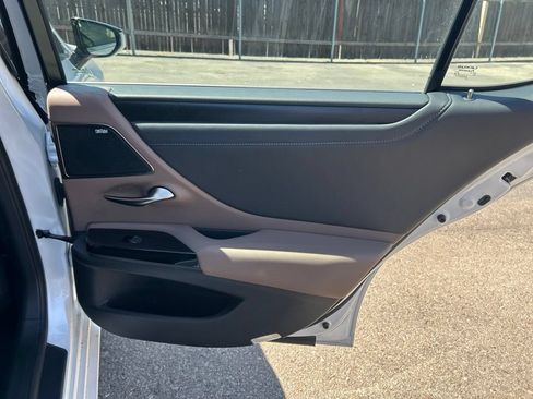 Used 2024 Lexus ES 300h w/ Accessory Package (Z1) FWD image 12