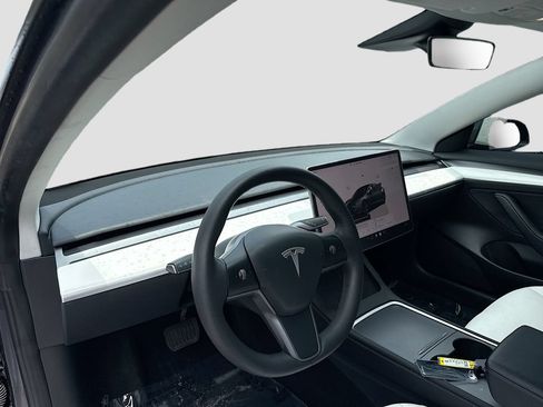 Used 2023 Tesla Model 3 Standard Range RWD image 9