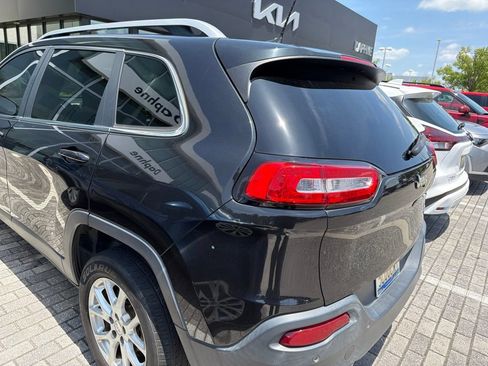 Used 2016 Jeep Cherokee Latitude FWD image 9