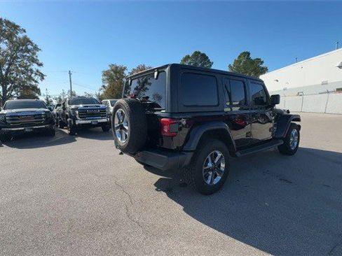 Used 2019 Jeep Wrangler Unlimited Sahara w/ LED Lighting Group image 10