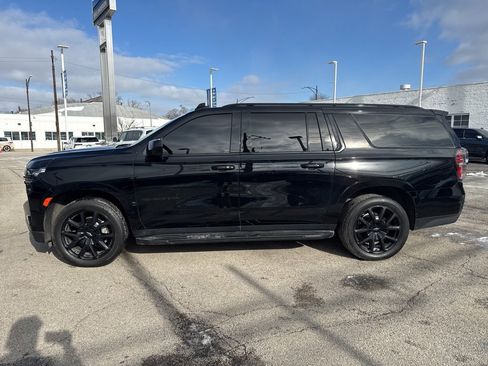 Used 2023 Chevrolet Suburban RST image 2