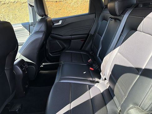 Used 2021 Ford Escape SEL w/ Technology Package image 3