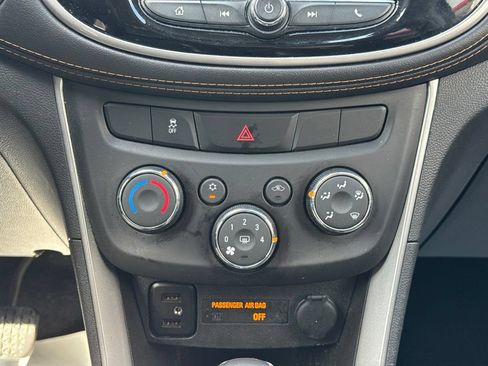 Used 2019 Chevrolet Trax LT w/ LT Convenience Package AWD/4WD image 22