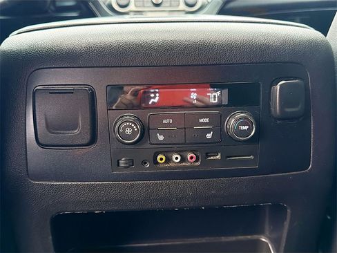Used 2015 Chevrolet Suburban LT image 30
