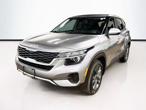 Used 2023 Kia Seltos LX AWD/4WD image 3