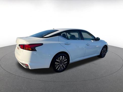 Used 2025 Nissan Altima 2.5 SV image 14