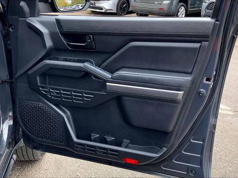 Used 2025 Toyota Tacoma SR5 image 21