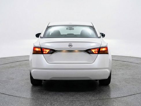 Used 2025 Nissan Altima 2.5 SV FWD image 7