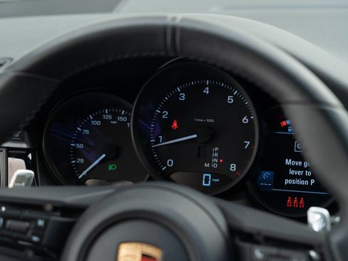 Certified 2026 Porsche Macan AWD/4WD image 30
