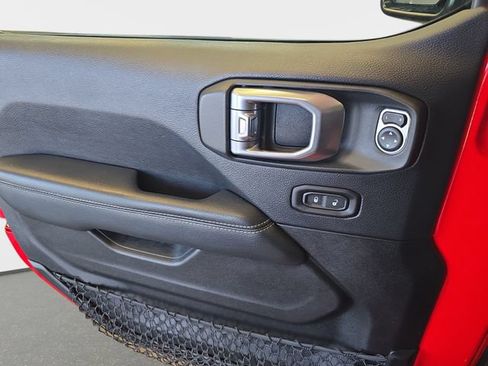 Used 2019 Jeep Wrangler Unlimited Sahara AWD/4WD image 28