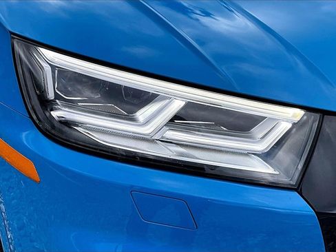 Used 2020 Audi Q5 e Premium Plus w/ Premium Plus Package image 27