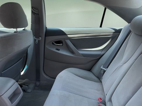 Used 2010 Toyota Camry LE FWD image 15