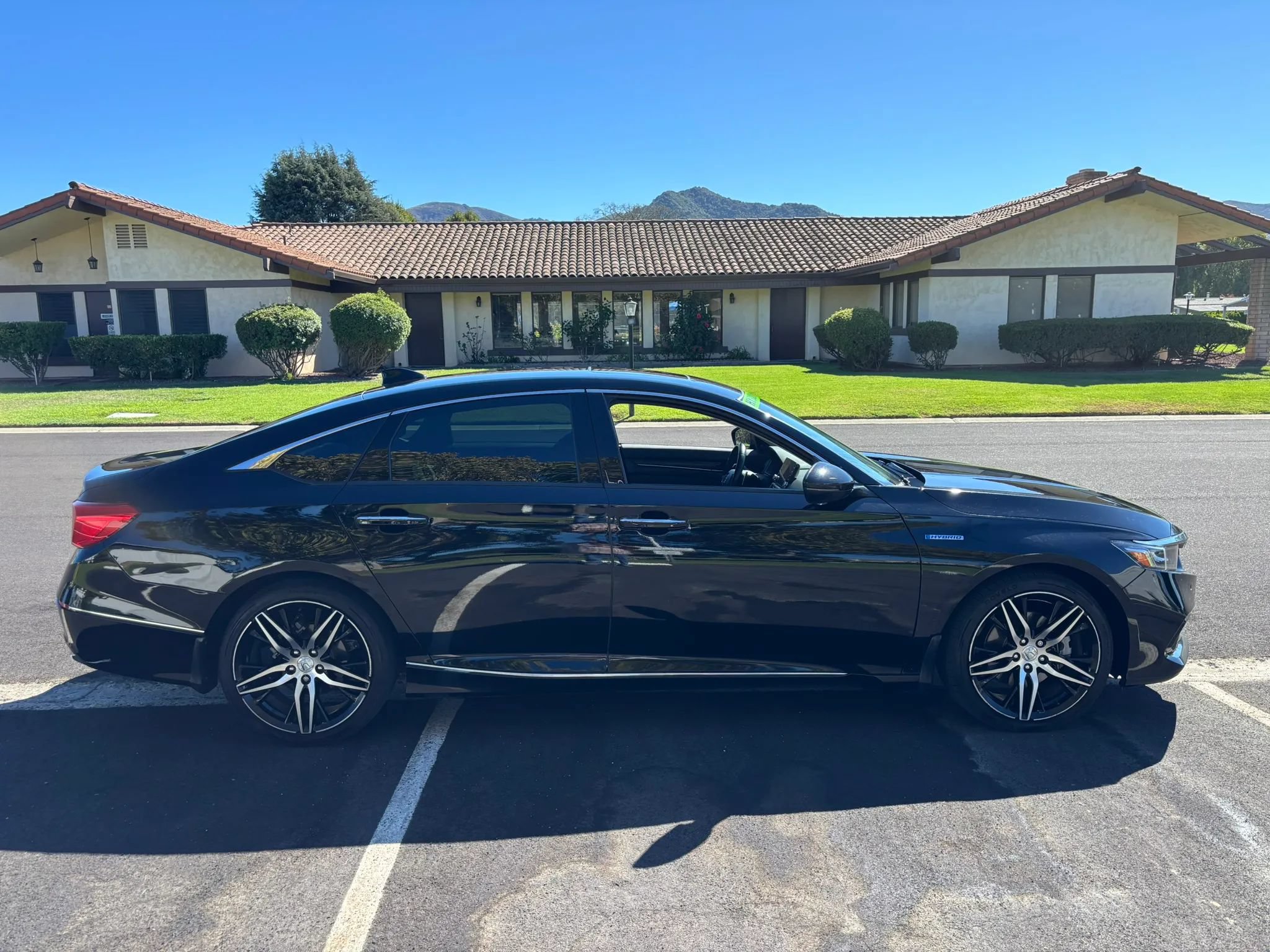 Used 2022 Honda Accord Touring image 4