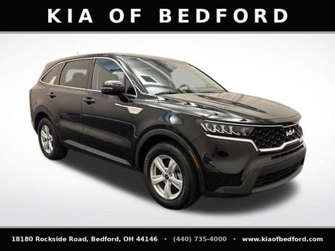 Certified 2023 Kia Sorento LX FWD image 3