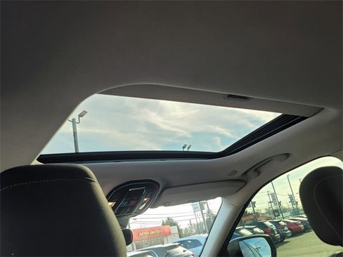 Used 2023 Jeep Grand Cherokee Laredo X image 29