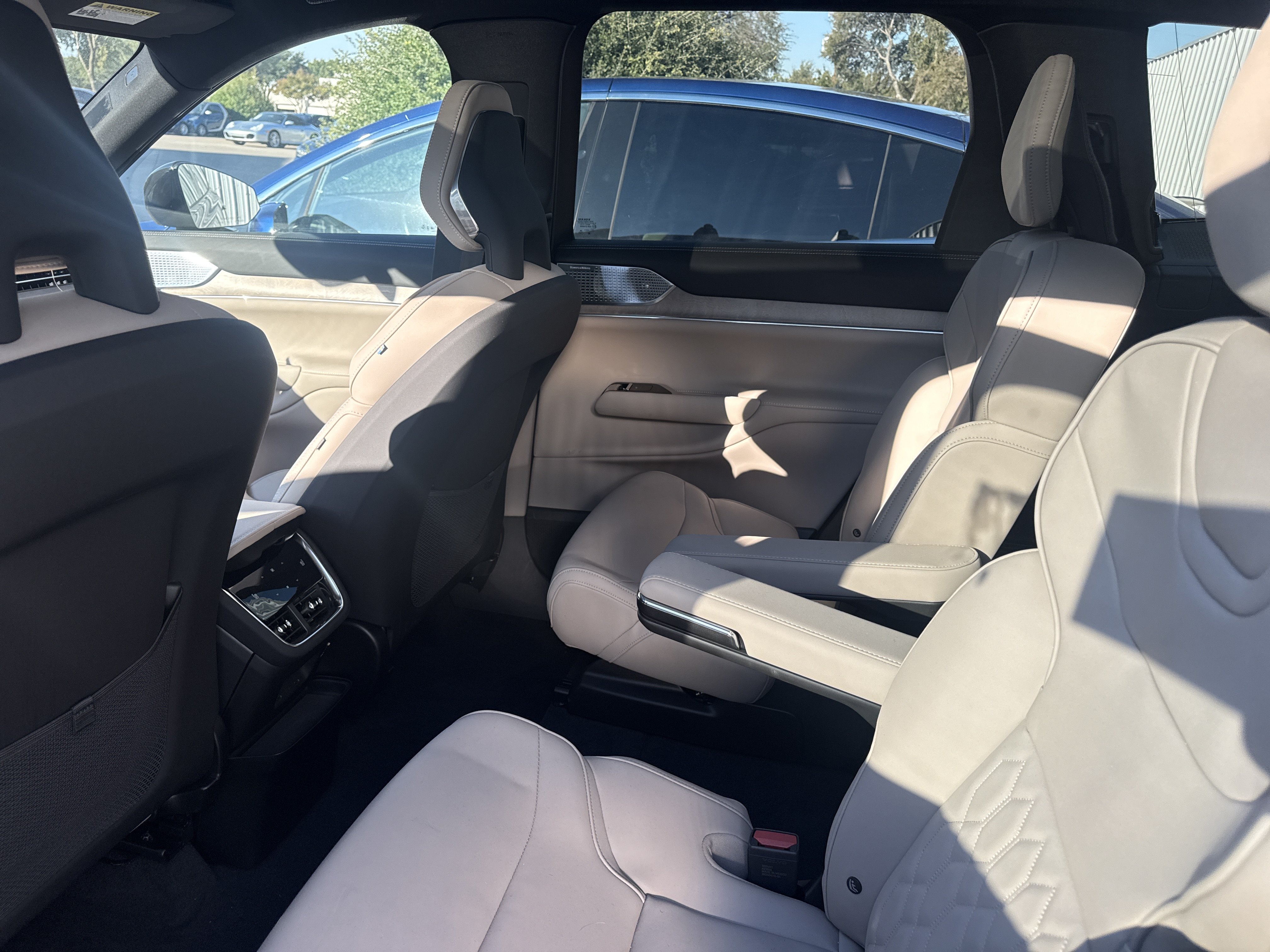 Used 2025 Volvo EX90 Ultra AWD/4WD image 5
