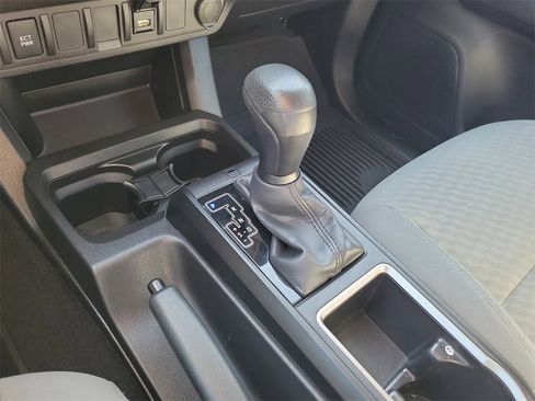 Used 2022 Toyota Tacoma SR image 29